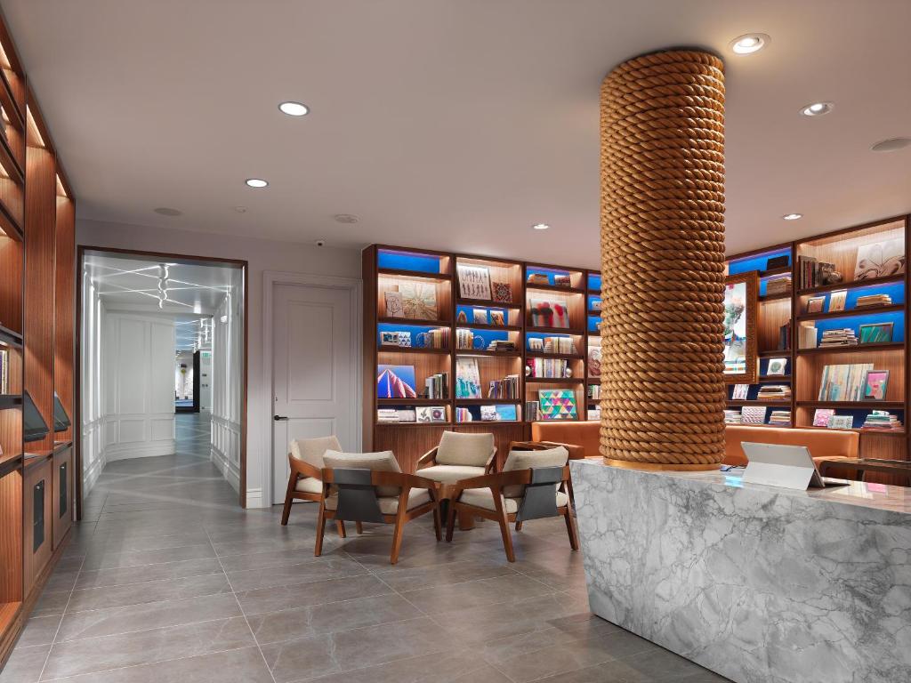 Axiom Hotel Image