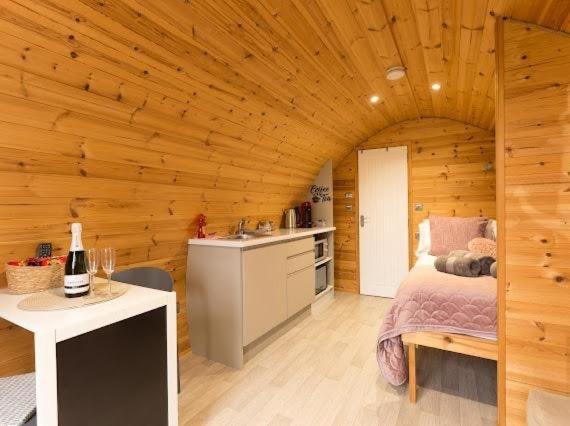 Cozy Haven Glamping Pod 1With Hot Tub & Cold Shower 4