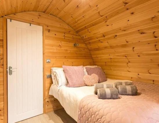 Cozy Haven Glamping Pod 1With Hot Tub & Cold Shower 2