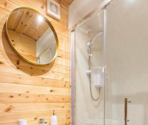 Cozy Haven Glamping Pod 1With Hot Tub & Cold Shower 7