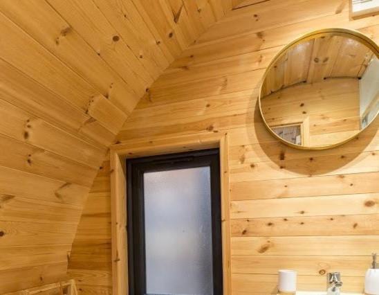 Cozy Haven Glamping Pod 1With Hot Tub & Cold Shower 3