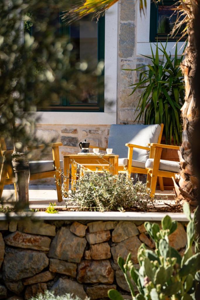 Villa Šjora - ''Autentic Dalmatian Stone Villa with Private Garden & BBQ'' 6