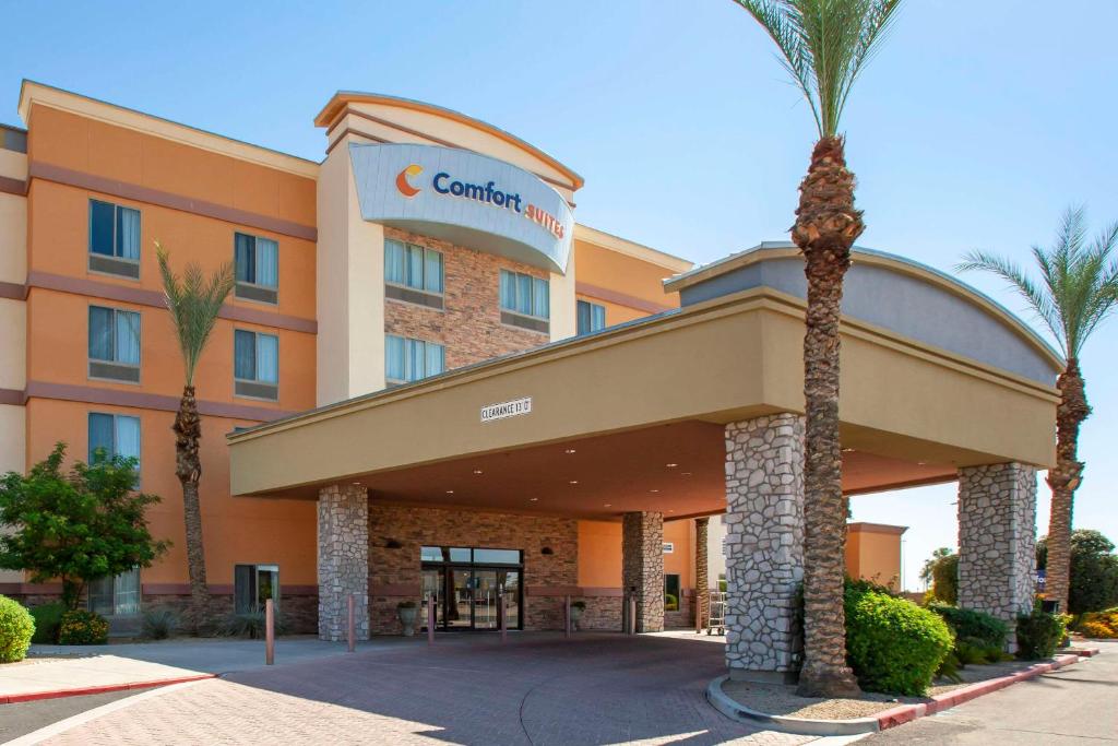 Comfort Suites Glendale - State Farm Stadium Area Image