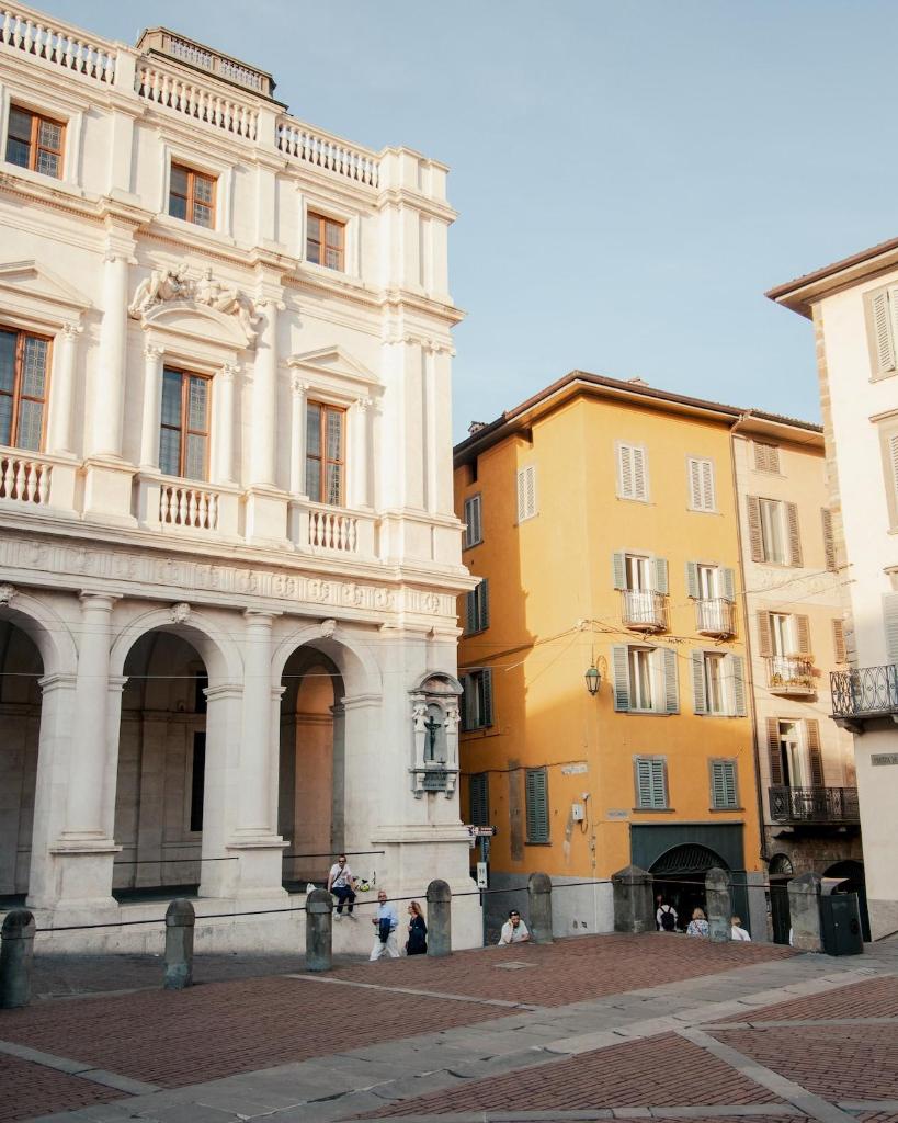 Bilocale con Terrazzo e Garage in Centro Bergamo 5