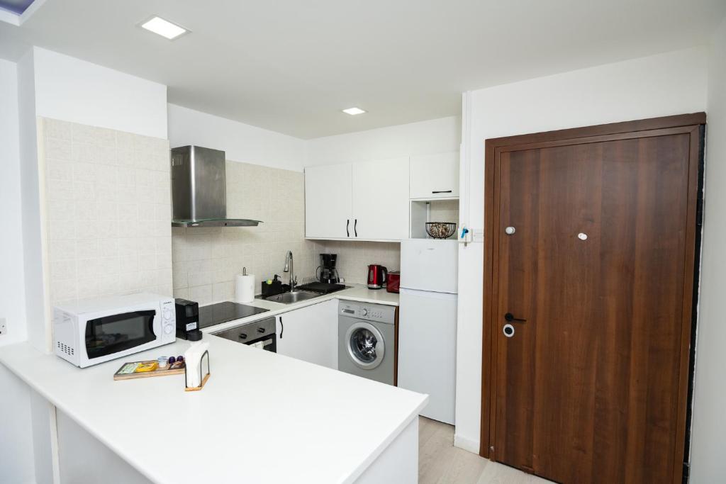Lazuli Beach & Pool Apartment 501 8