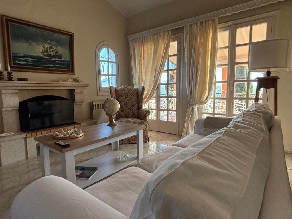 Athinas House 2