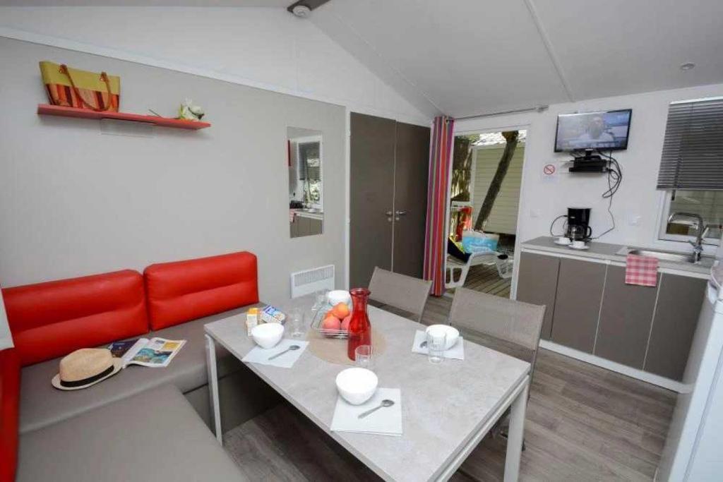 Photo de la galerie de l'établissement Camping 4 étoiles - Parc aquatique - ccb0dfc, à Hyères