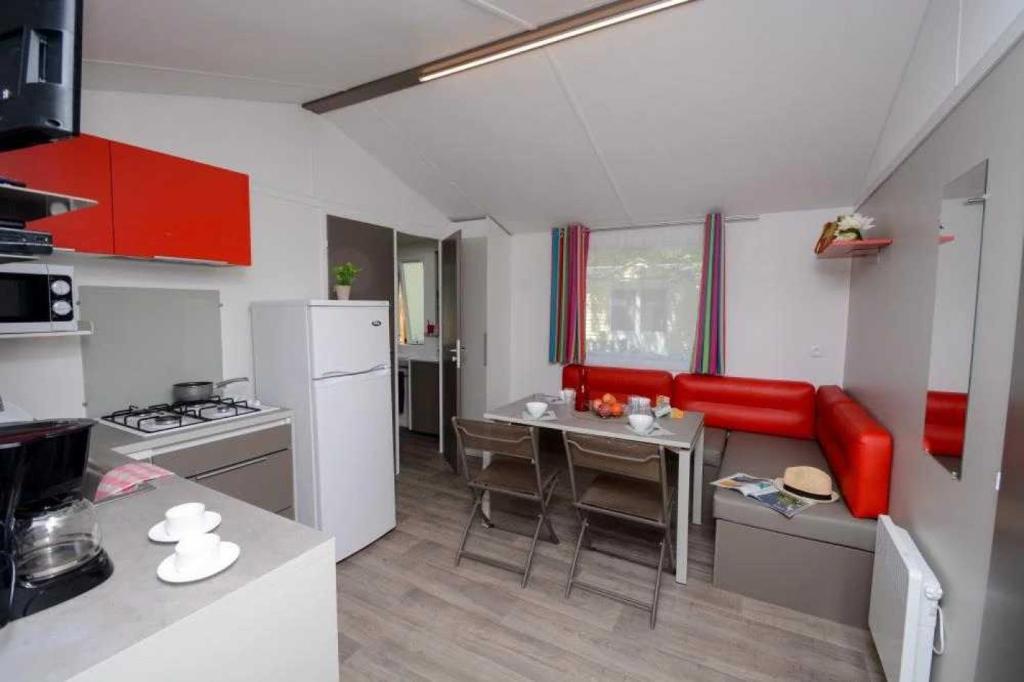 Photo de la galerie de l'établissement Camping 4 étoiles - Parc aquatique - ccb0dfc, à Hyères
