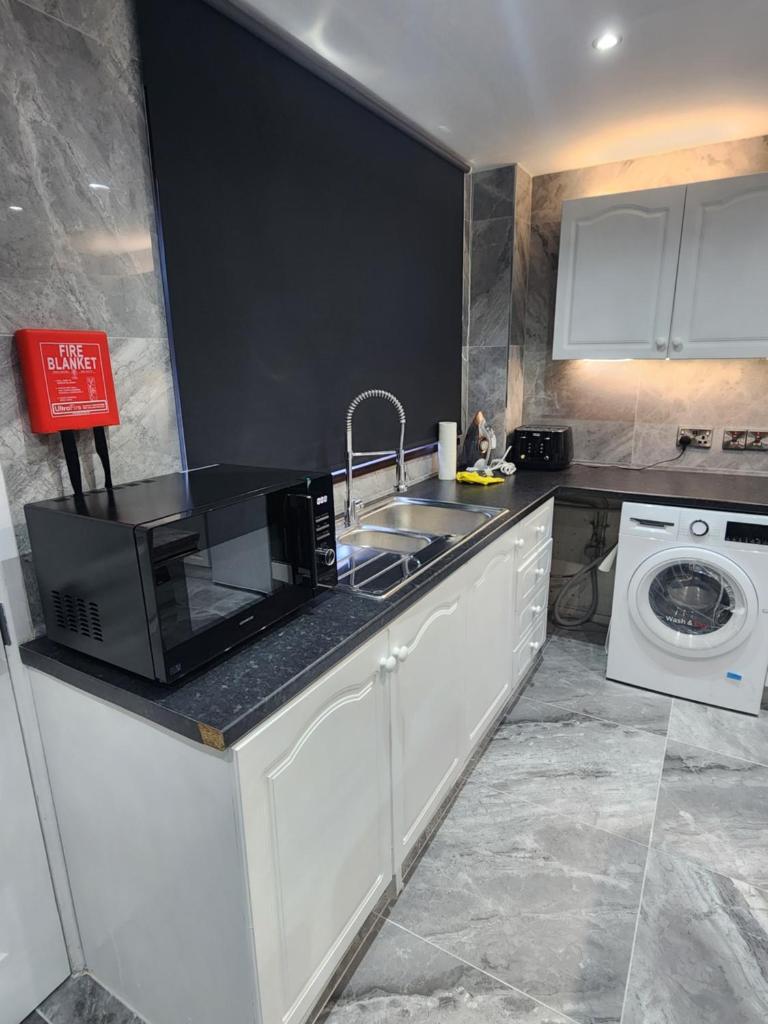 Three bedrooms Luxury City Centre Home 7