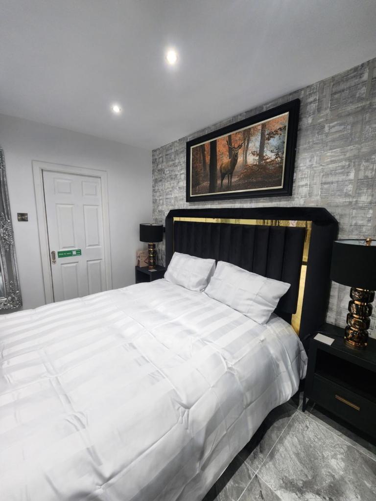 Three bedrooms Luxury City Centre Home 5