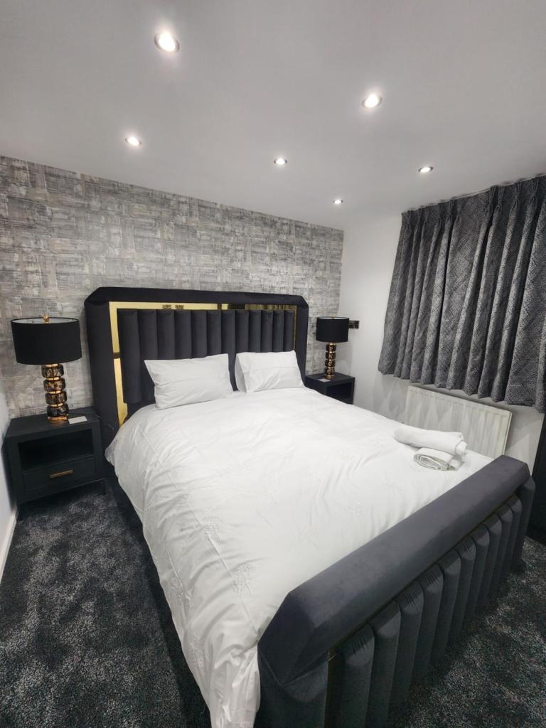 Three bedrooms Luxury City Centre Home 2