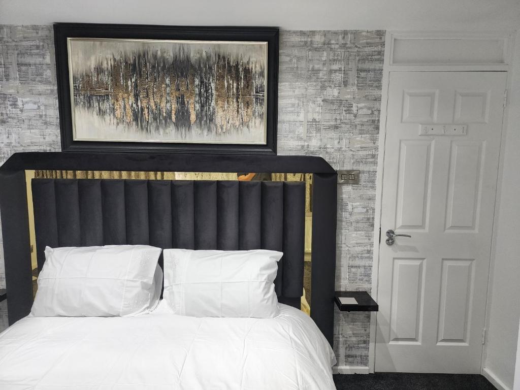Three bedrooms Luxury City Centre Home 8