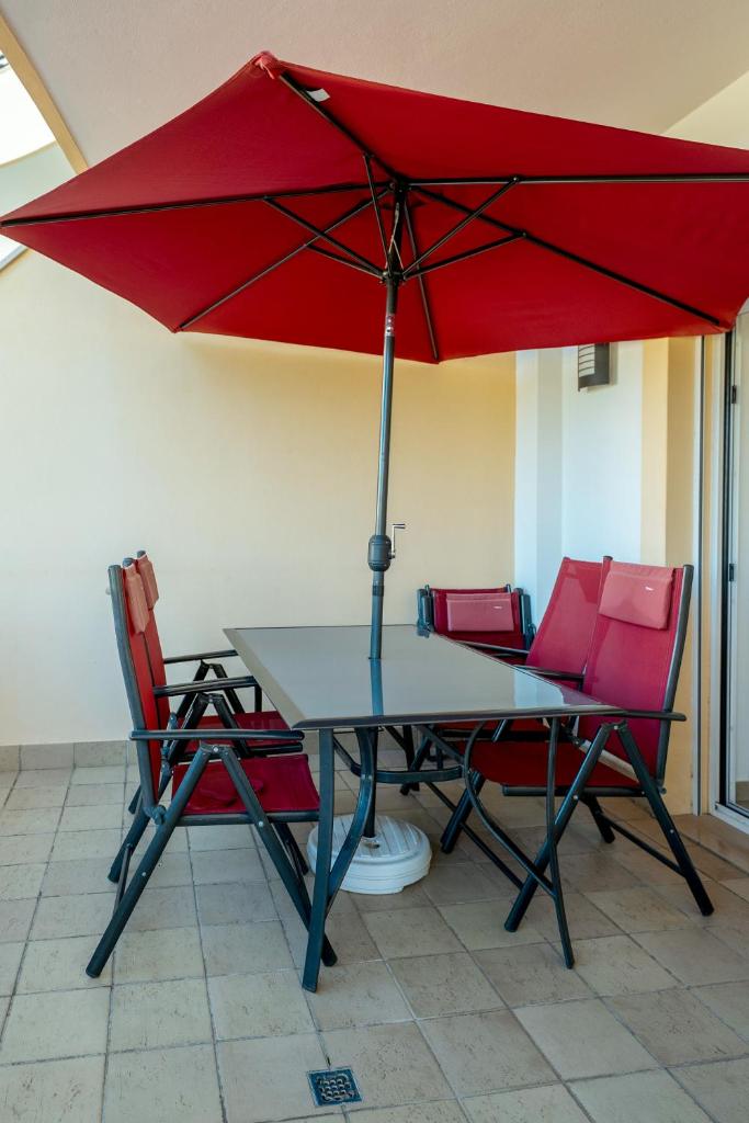 Spacious Apartment with Huge Terrace and Swimming Pool 8