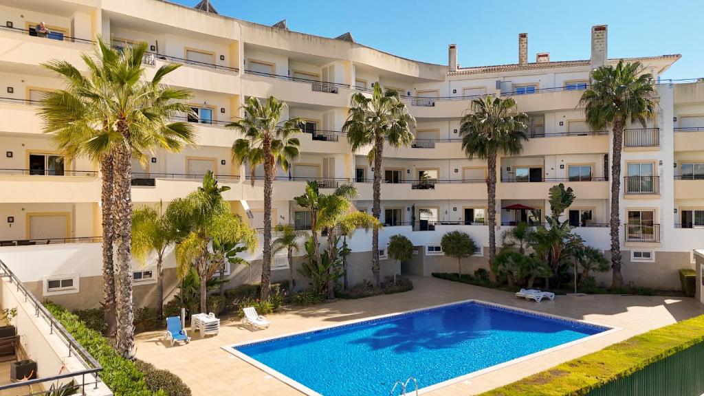 Spacious Apartment with Huge Terrace and Swimming Pool 2