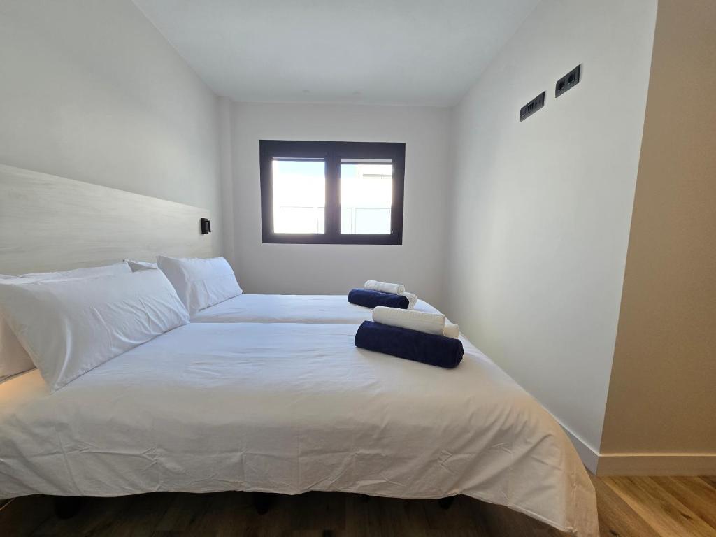 VV Almansa Canteras I "by henrypole home" 4
