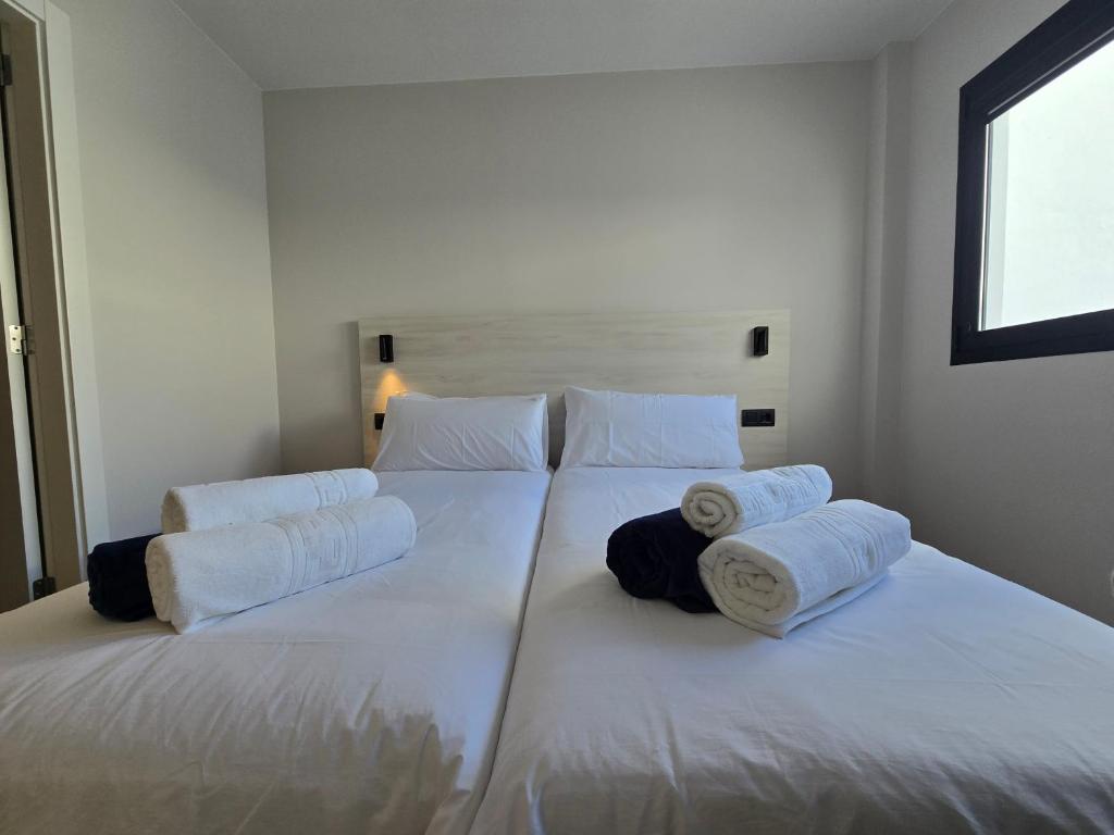 VV Almansa Canteras I "by henrypole home" 2