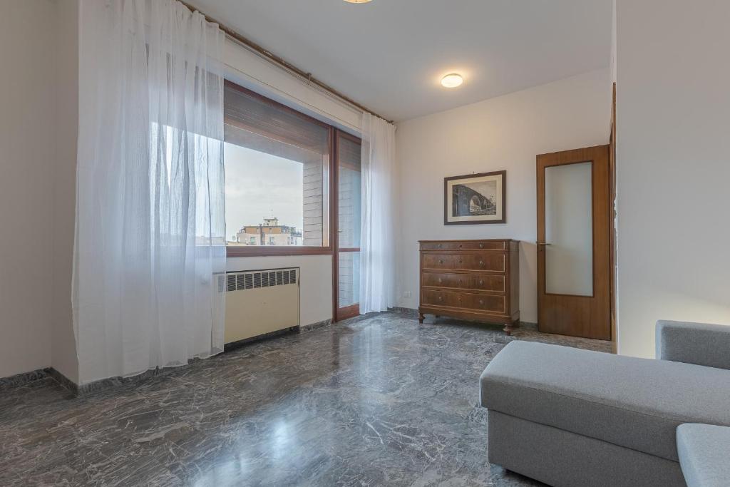 GuestHost - Roomy Apartment near UniBo & Porta San Donato 7