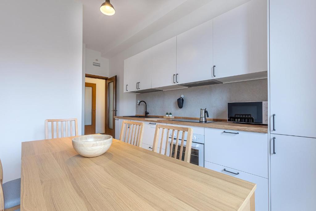 GuestHost - Roomy Apartment near UniBo & Porta San Donato 5