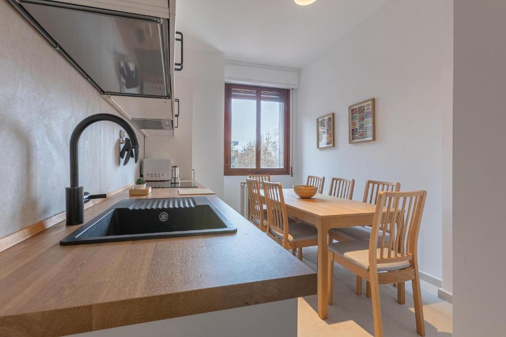 GuestHost - Roomy Apartment near UniBo & Porta San Donato 6
