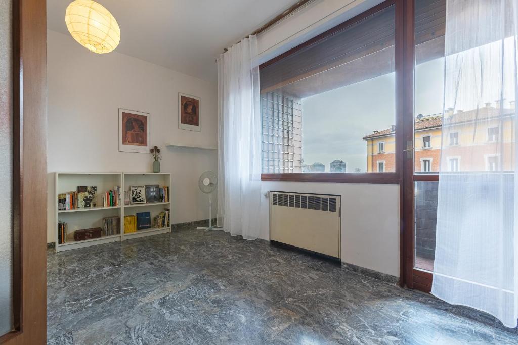 GuestHost - Roomy Apartment near UniBo & Porta San Donato 8