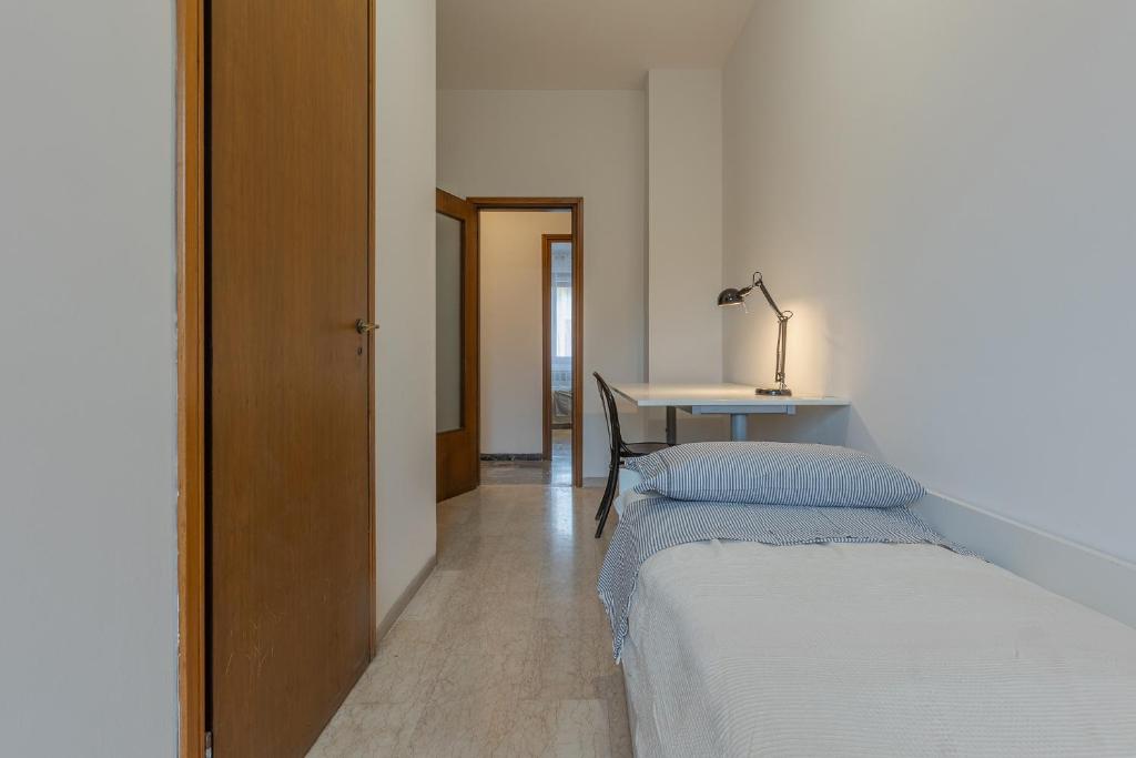 GuestHost - Roomy Apartment near UniBo & Porta San Donato 4