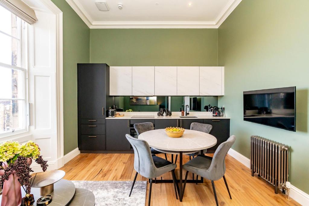 Dragon Suites Luxury Apartments at 8 Albyn Place 7