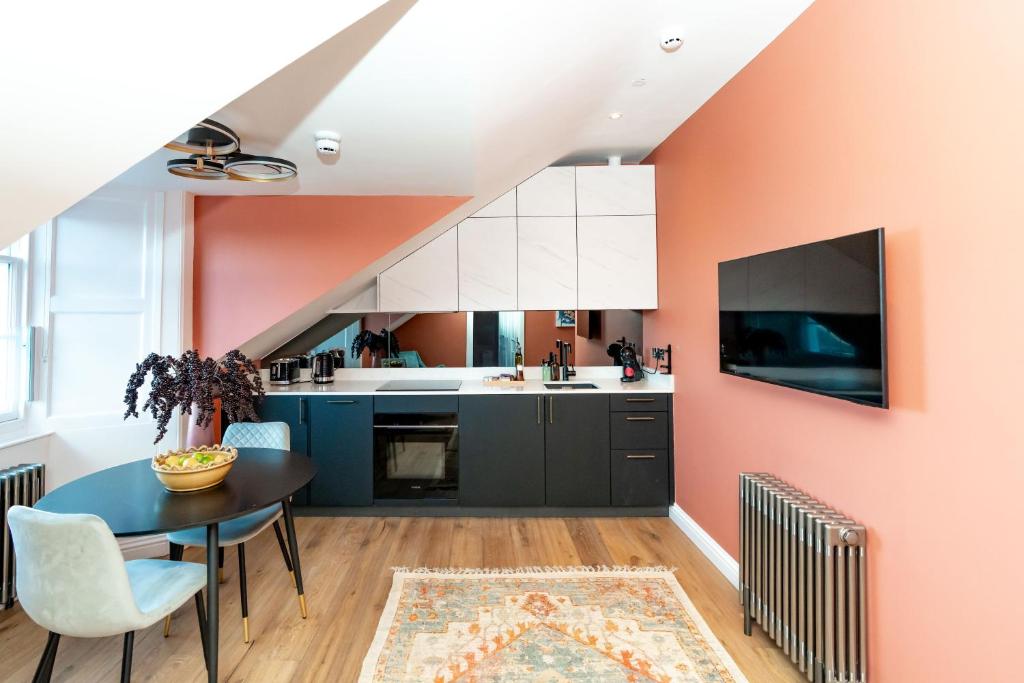 Dragon Suites Luxury Apartments at 8 Albyn Place 6