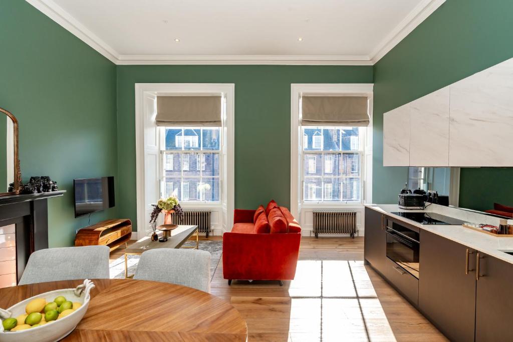 Dragon Suites Luxury Apartments at 8 Albyn Place 3