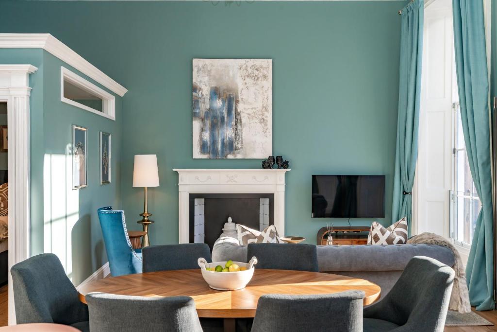 Dragon Suites Luxury Apartments at 8 Albyn Place 1