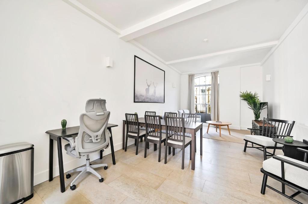 Farringdon Comfortable 2 Bed Apartments 7