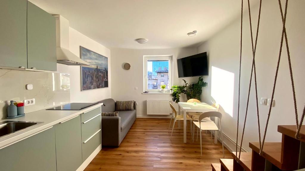 Little Plaza Duplex 4