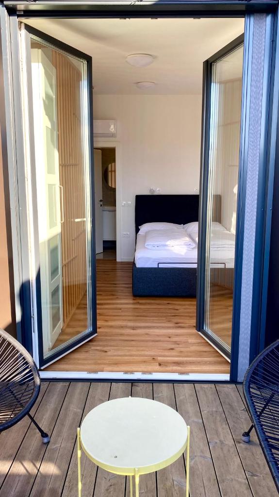 Little Plaza Duplex 7