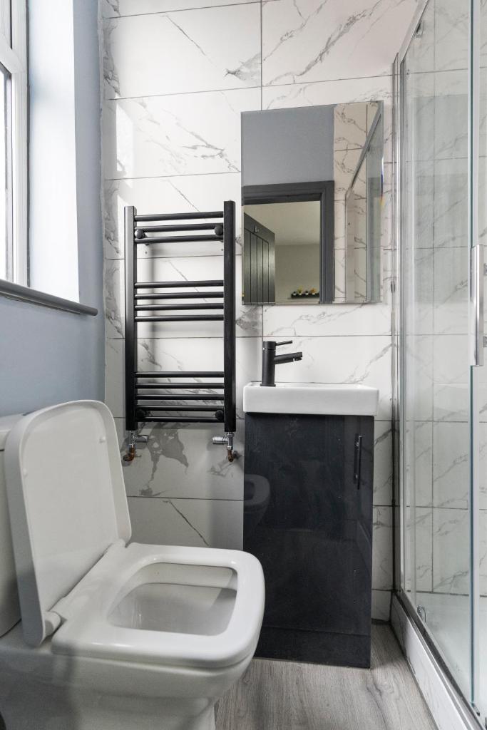 Lovely Moseley Studio- 4 4