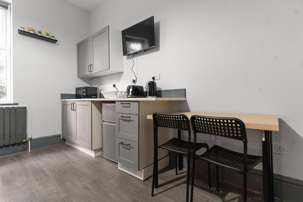 Lovely Moseley Studio- 4 5