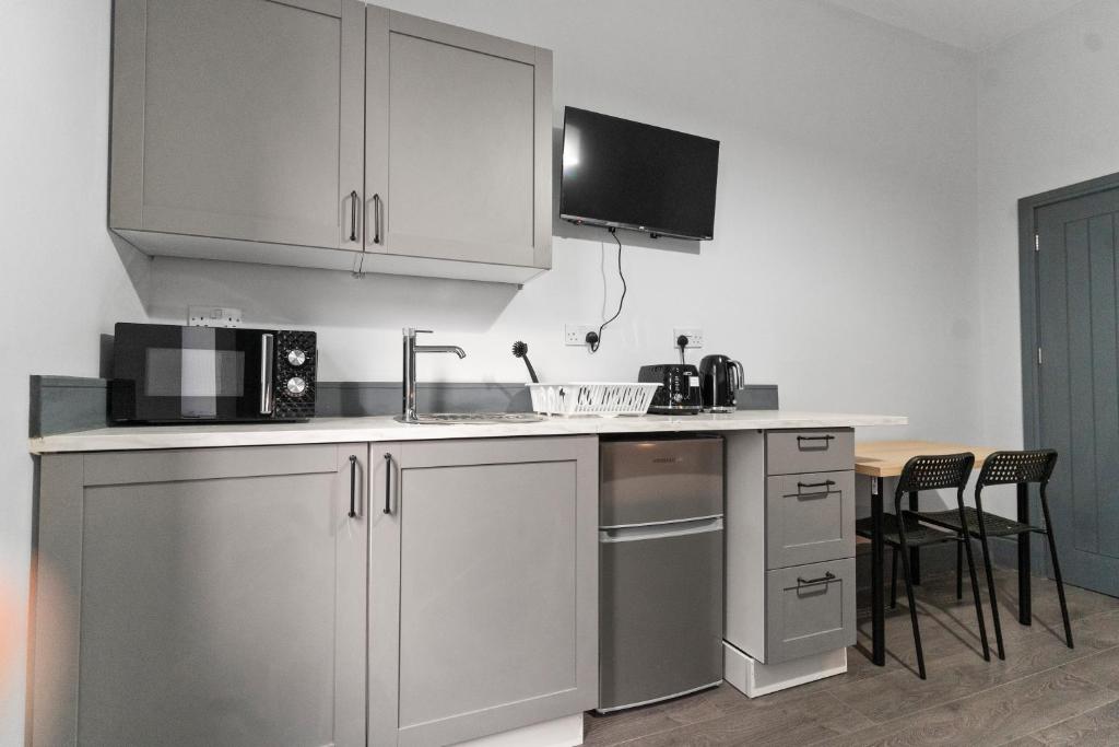 Lovely Moseley Studio- 4 7
