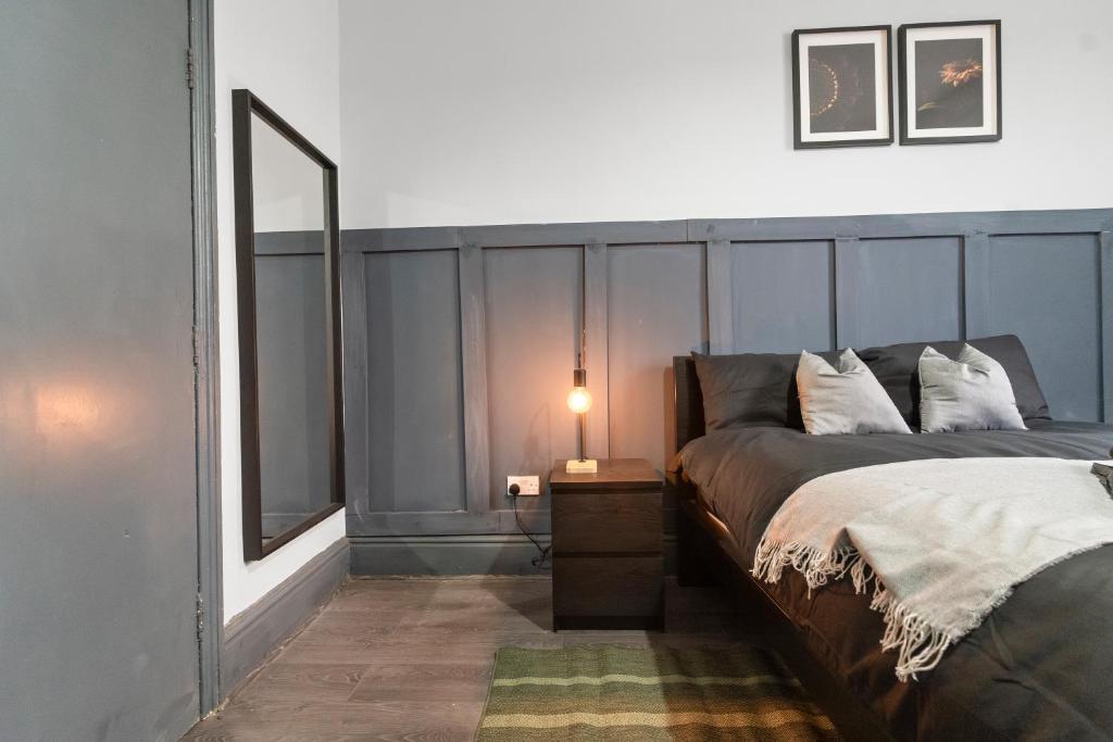 Lovely Moseley Studio- 4 8