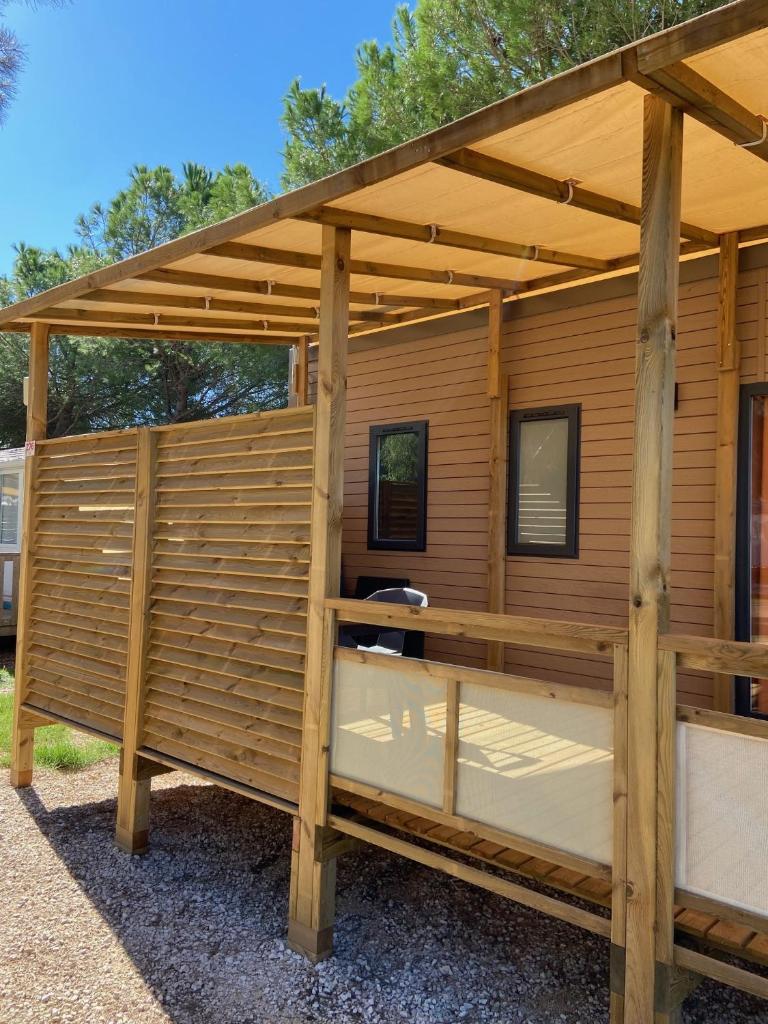 Photo de la galerie de l'établissement mobil home 3 chambres, à Hyères