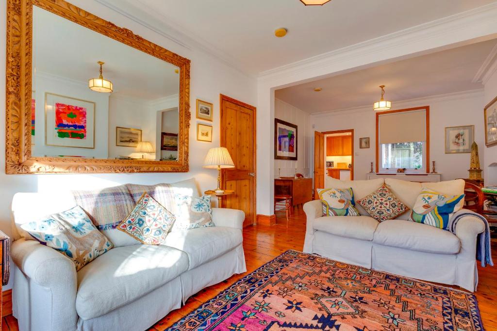 Pass the Keys Charming Cottage in the City Centre Free Parking 7