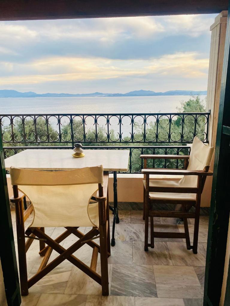 Aphrodite Suites & Apartments with Swimming Pool 8