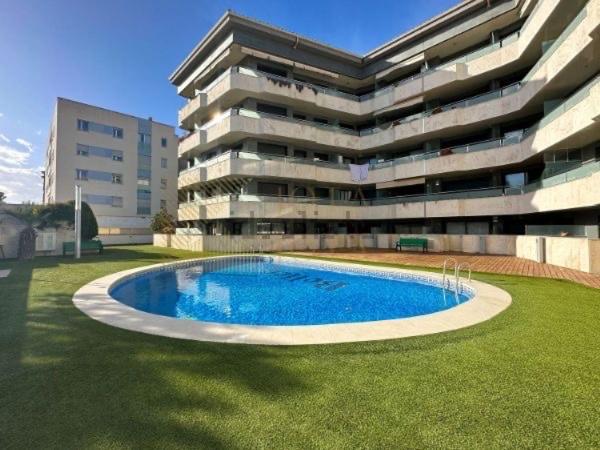 Hermoso piso en un paso de la Playa de Fenals con piscina 4