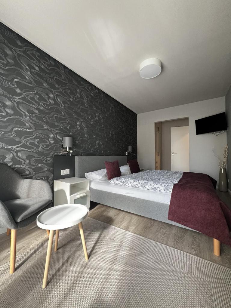 RH Suites 8