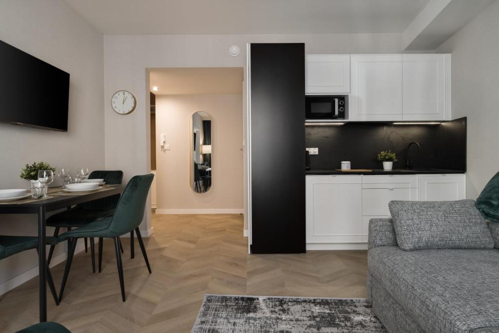 Metropolis Apartments 8