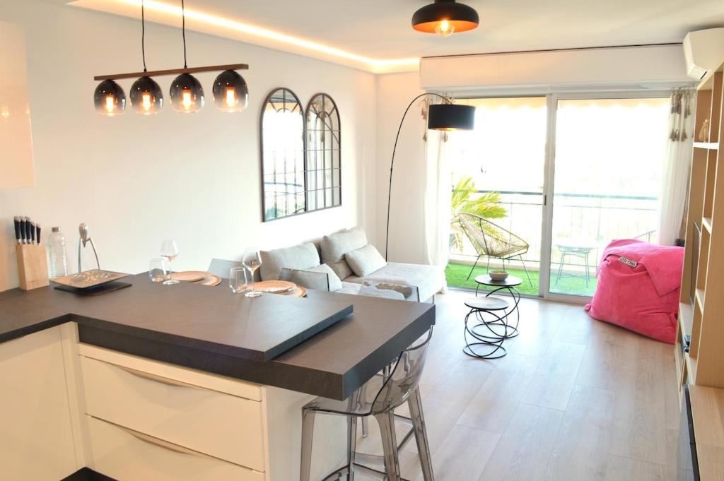 Appartement 2P vue mer Antibes 8