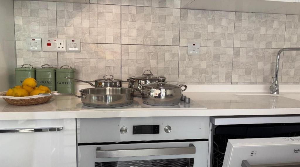 City Centre Luxury Residence with Pool near Dunya IVF & Beach 3
