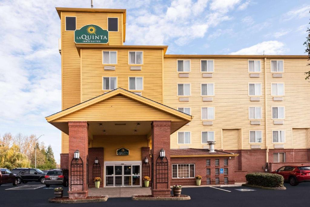 La Quinta by Wyndham Portland Airport Image