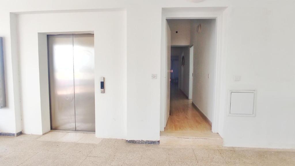 Stunning Top-Floor Beachfront Apartment 5