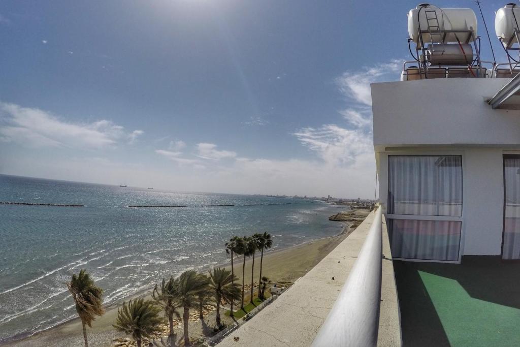 Stunning Top-Floor Beachfront Apartment 6