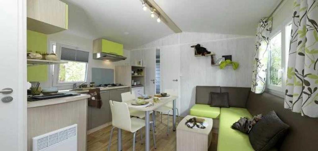 Photo de la galerie de l'établissement Camping 4 étoiles - Piscine - ccbadgb, à La Colle-sur-Loup