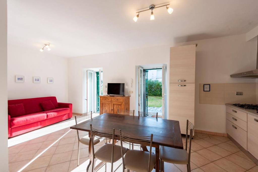 JOIVY Sunny Family Flat with Private Garden & Parking 2
