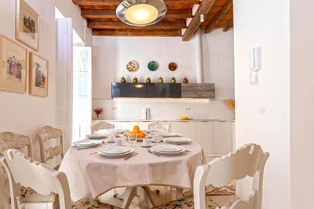 Genteel Home Mateos Gago Terrace VI 3